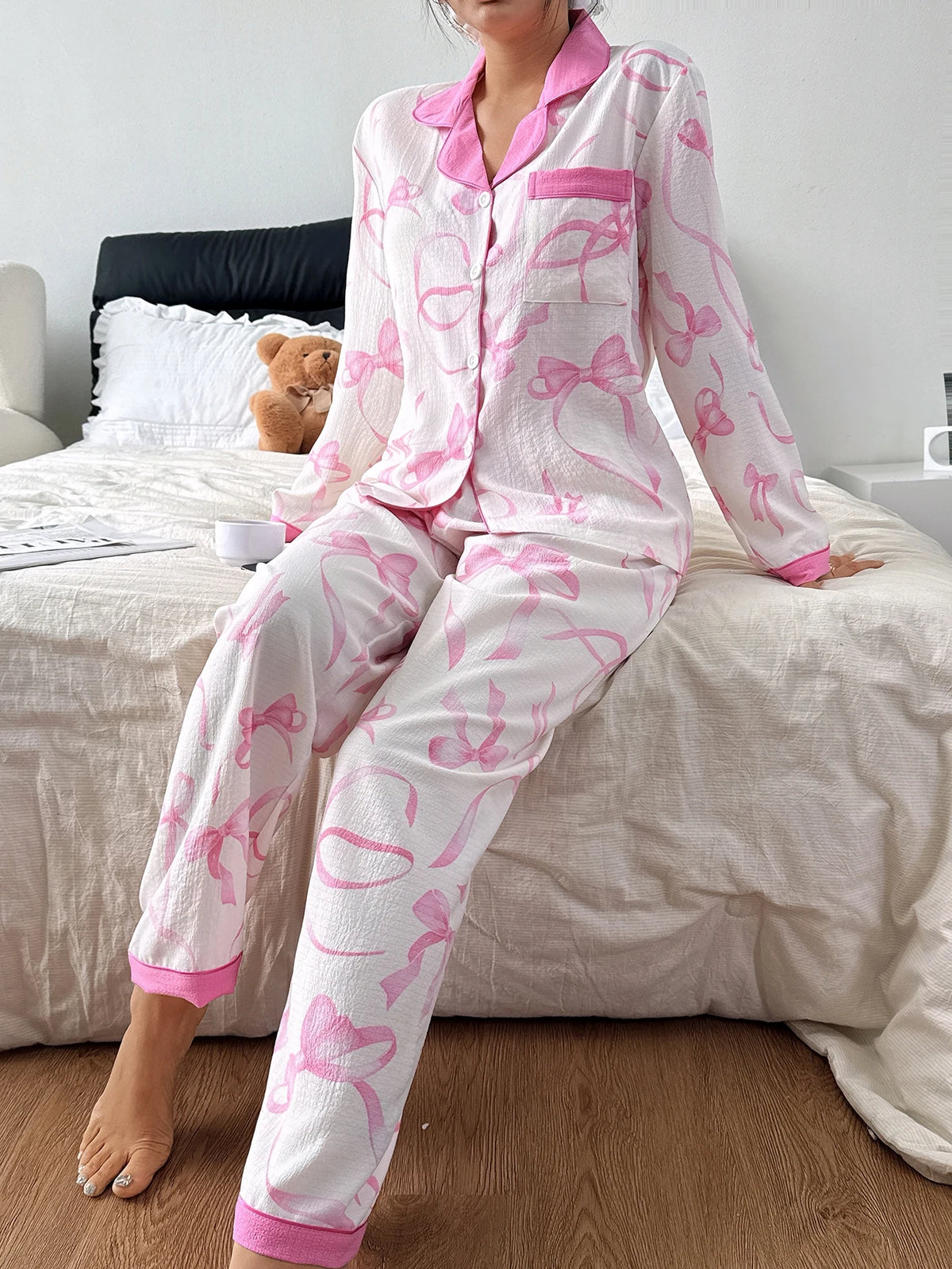 Valentine's Day Two-Piece Women's Pajama Set with Ribbon Bow Print, Long-Sleeved Button-Down Lapel Top and Long Pants, Casual Sleepwear Loungewear Set Suitable for Home Use
