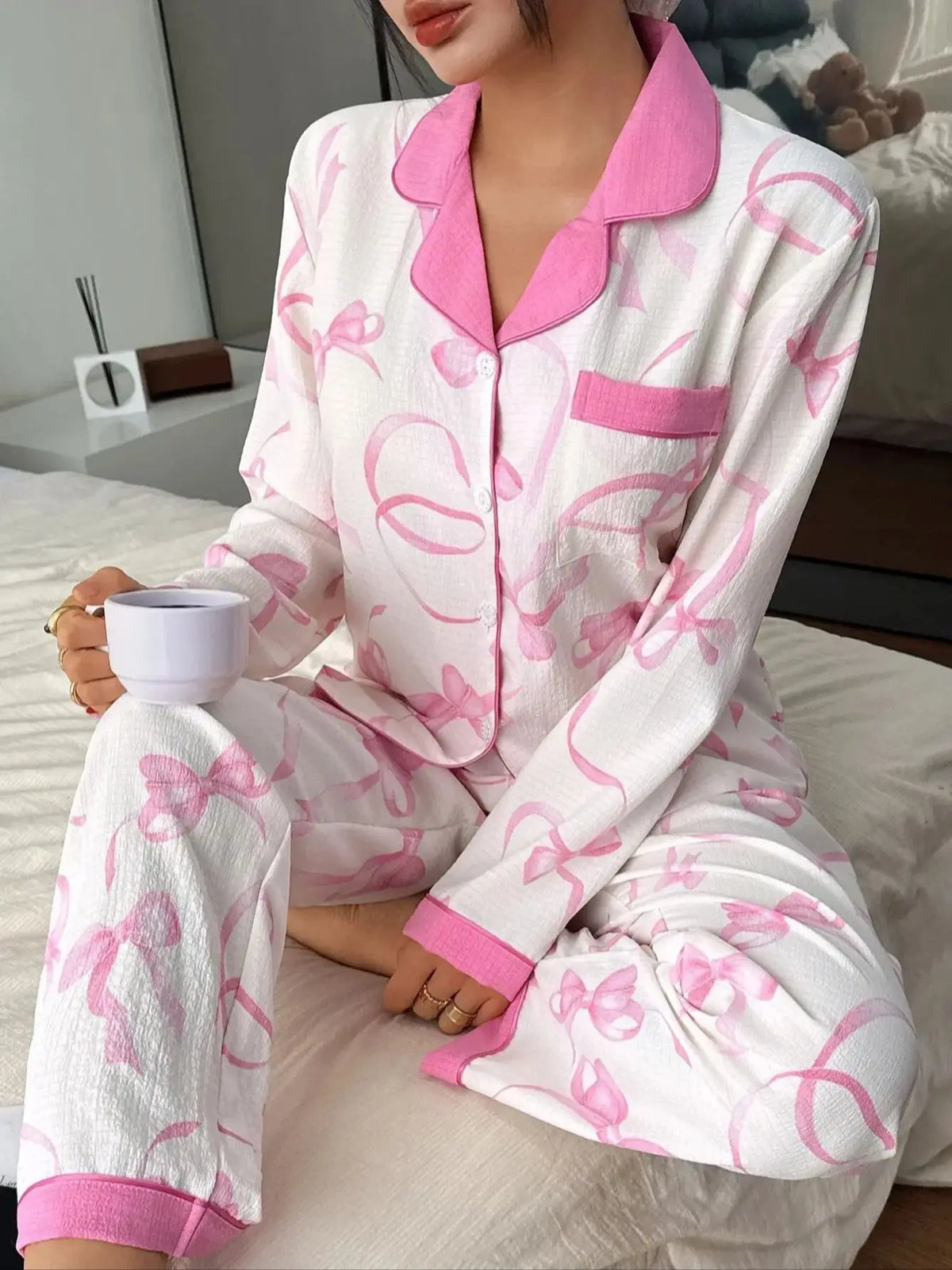 Valentine's Day Two-Piece Women's Pajama Set with Ribbon Bow Print, Long-Sleeved Button-Down Lapel Top and Long Pants, Casual Sleepwear Loungewear Set Suitable for Home Use
