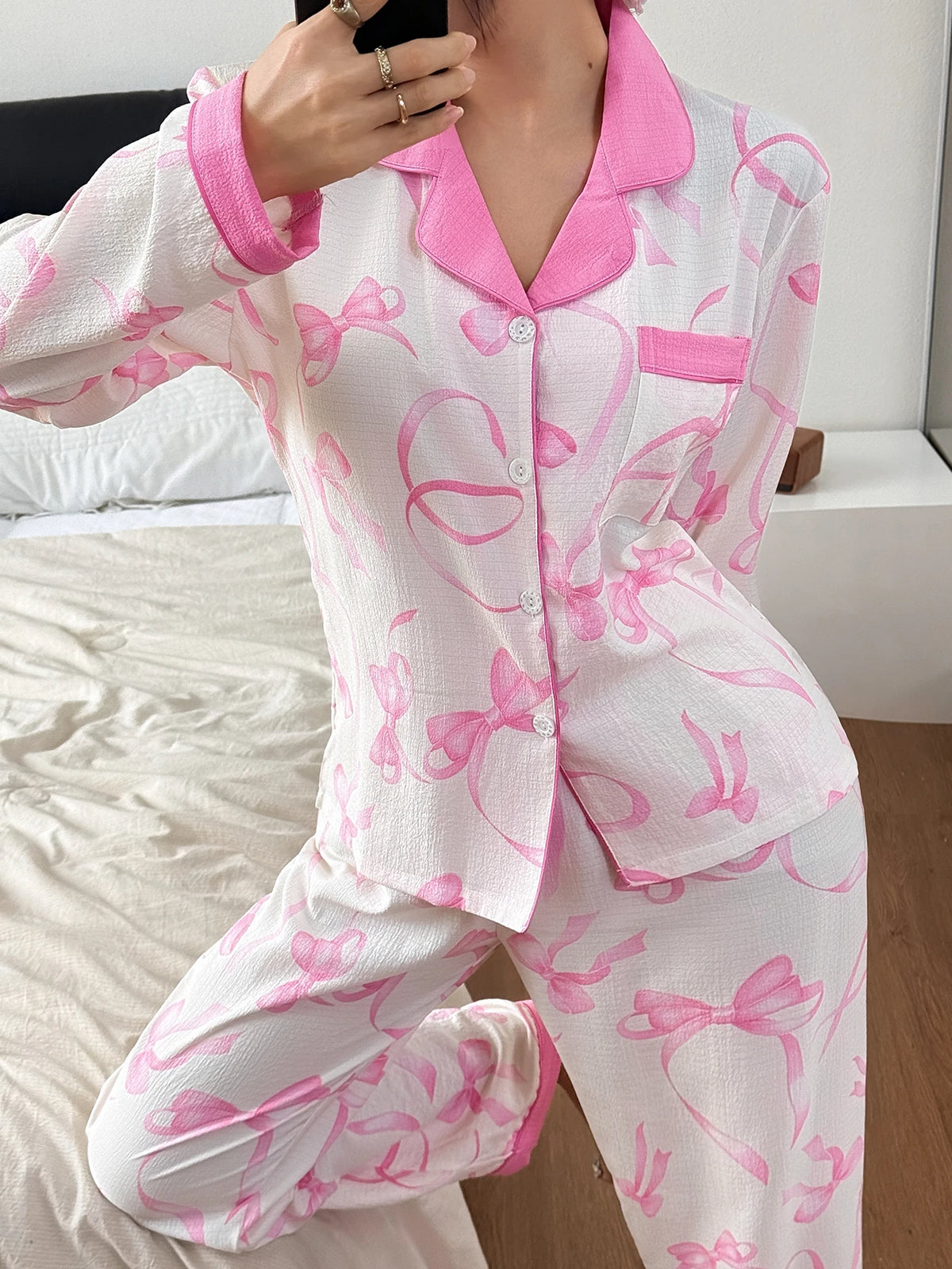Valentine's Day Two-Piece Women's Pajama Set with Ribbon Bow Print, Long-Sleeved Button-Down Lapel Top and Long Pants, Casual Sleepwear Loungewear Set Suitable for Home Use