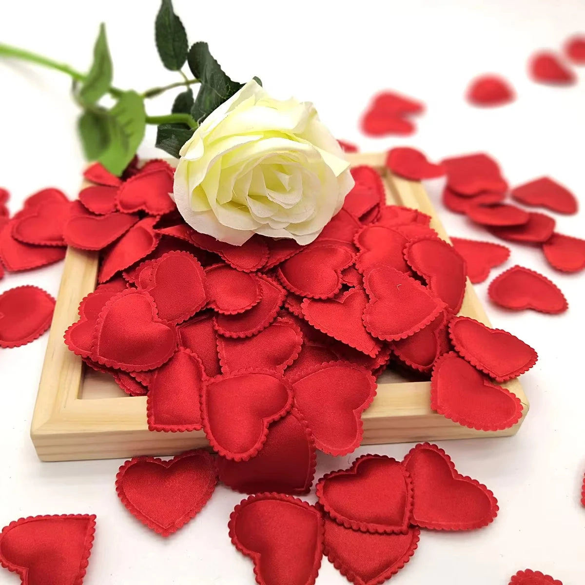 100pcs Valentine's Day Romantic Love Heart Table Decoration，for Valentine's Day Wedding Party DIY Romantic Scene Decoration